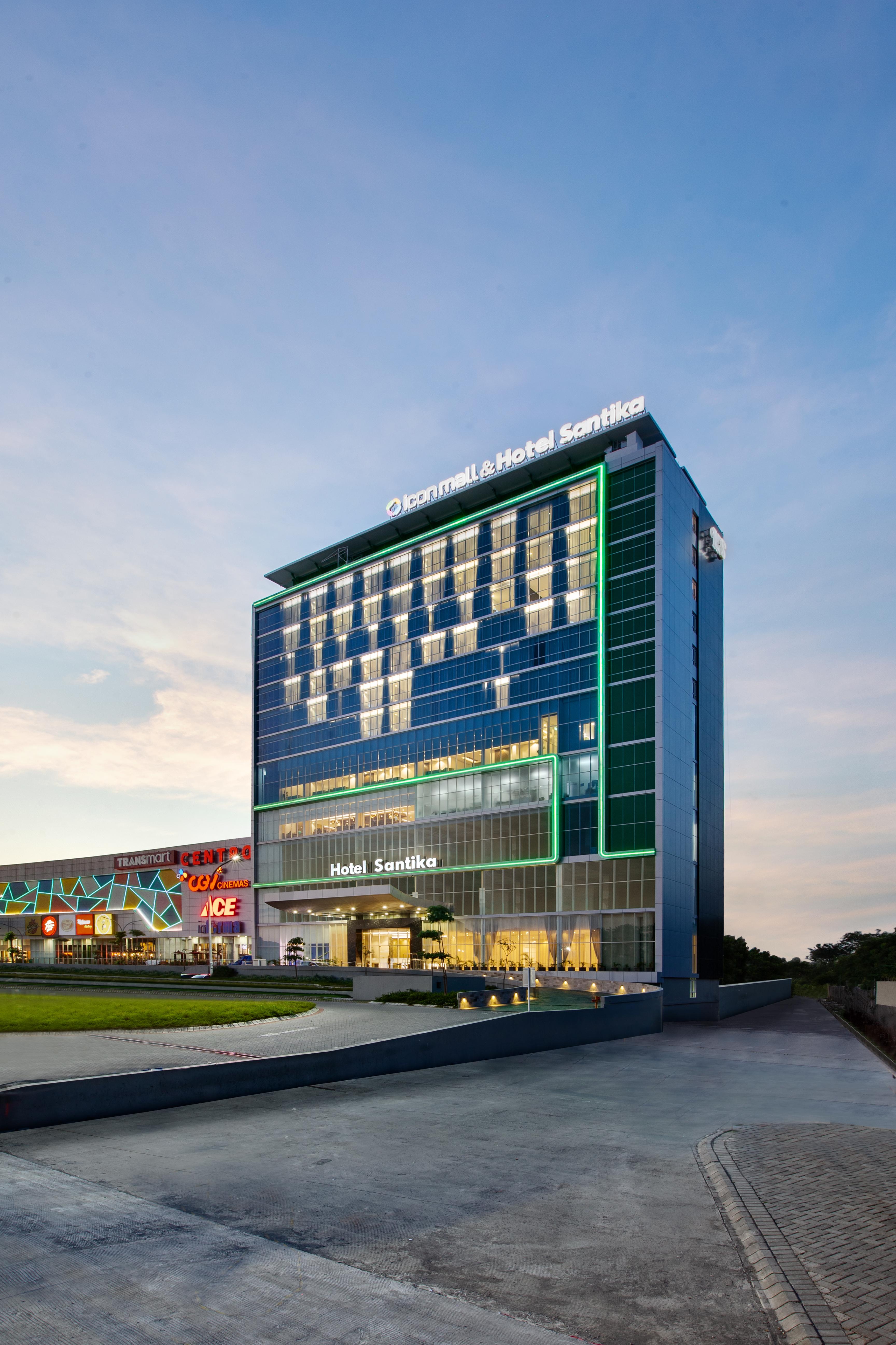 Hotel Santika Gresik Экстерьер фото