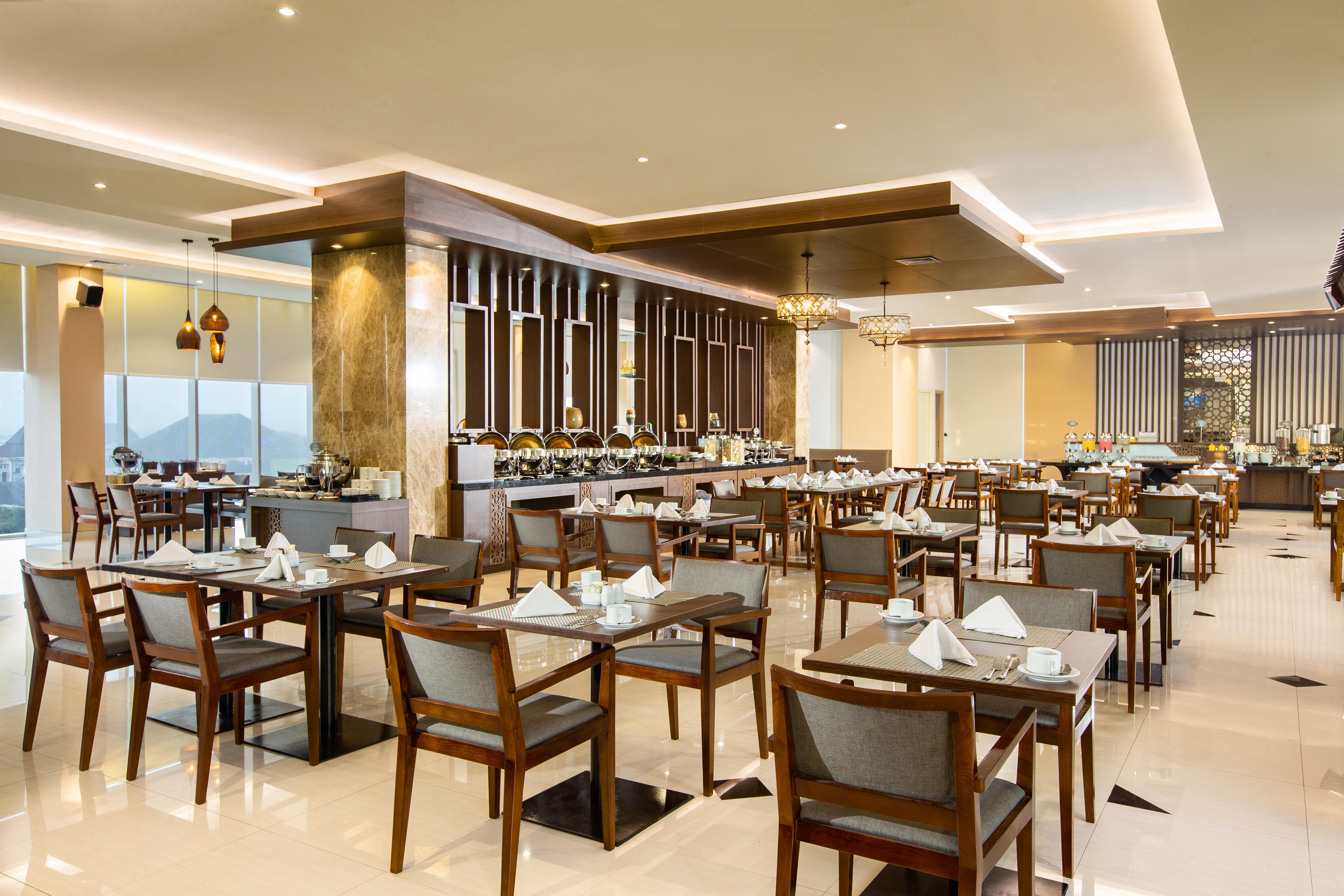 Hotel Santika Gresik Экстерьер фото