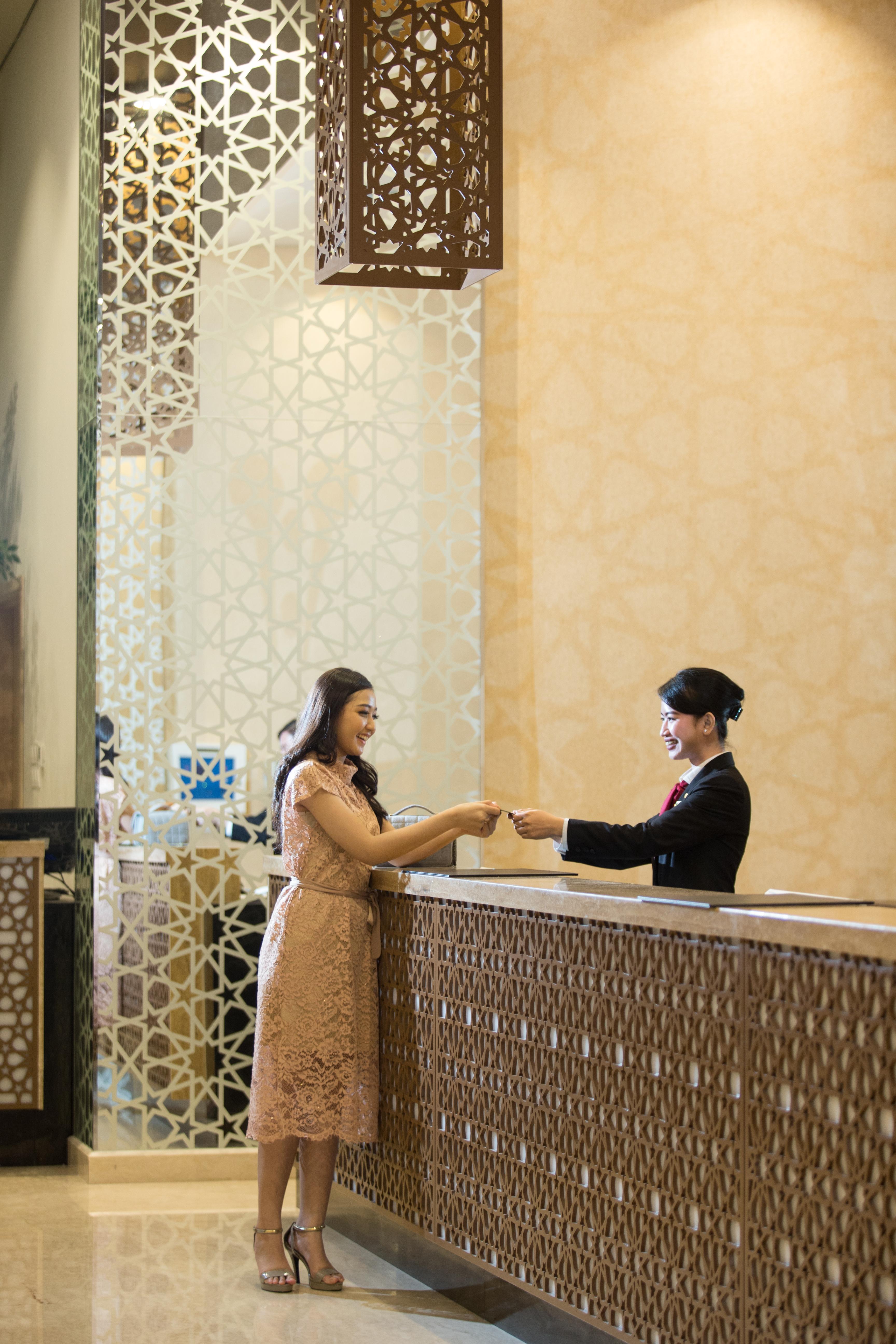 Hotel Santika Gresik Экстерьер фото