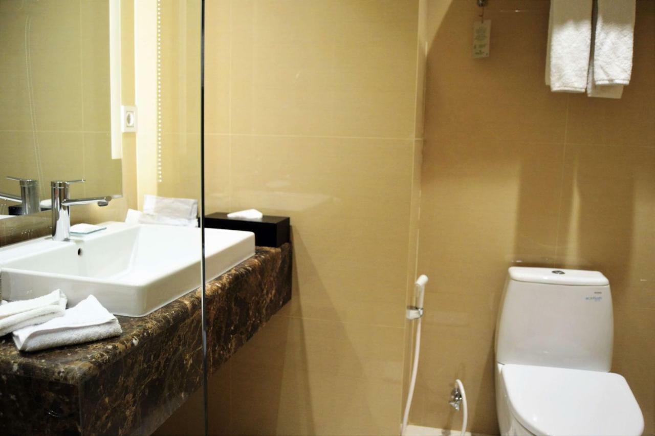 Hotel Santika Gresik Экстерьер фото